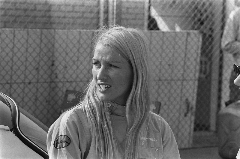 Illustration for article titled How Liane Engeman Became A Race Car Driver By Waiting At A Bus Stop